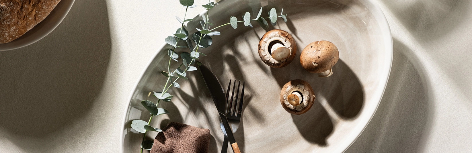 Serving and table setting